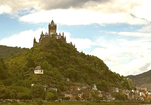 y Alpi2008 on Flickr.The beautiful small town of Cochem on Moselle river, Germany.